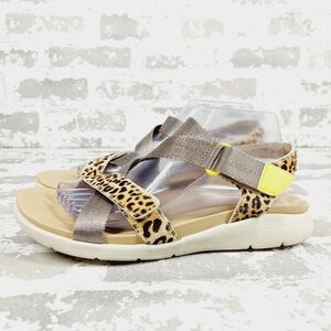 Rockport Women's Grey/Tan X Strap Animal Print Sandal O384